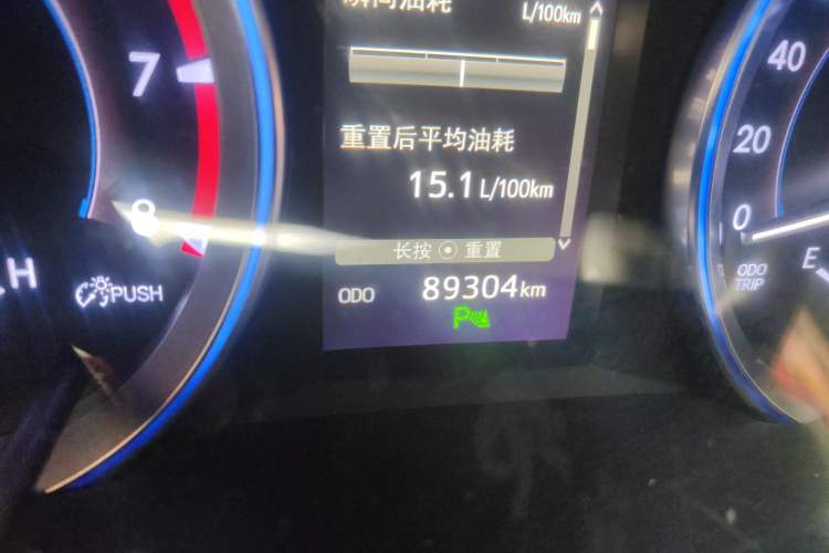 Used Toyota Highlander 2018 2.0T Four-Wheel Drive Luxury Edition 7 Seats China V Emission Standard Odometer Close Up