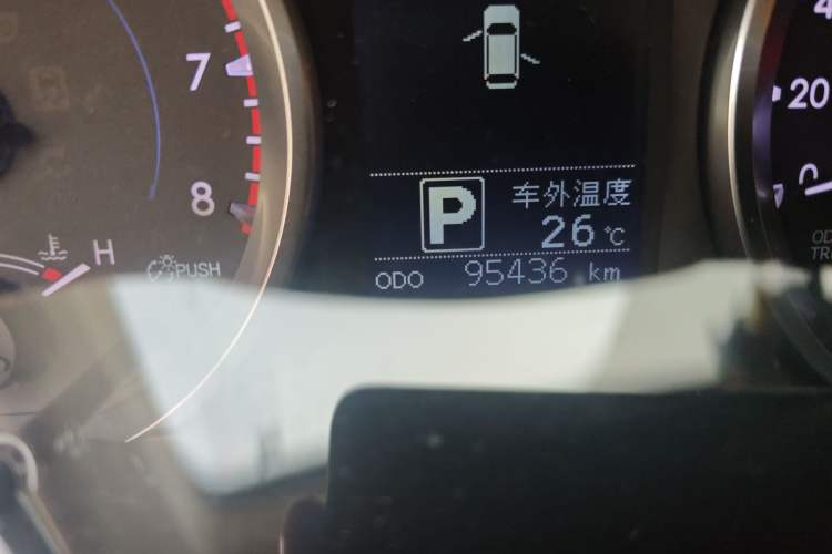 Used Toyota Highlander 2018 2.0T Two-Wheel Drive Elite Edition 7 Seats China VI Standard Odometer Close Up