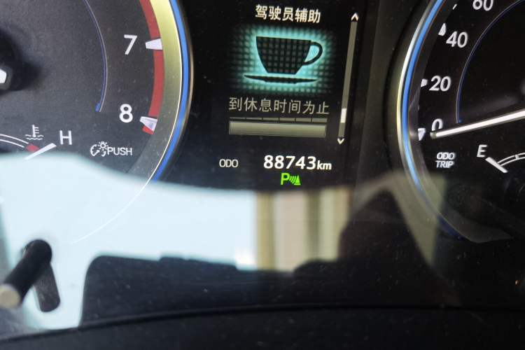 Used Toyota Highlander 2018 2.0T Four-Wheel Drive Luxury Edition 7 Seats China V Emission Standard Odometer Close Up