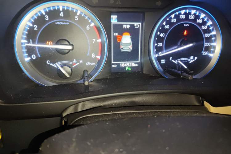 Used Toyota Highlander 2018 2.0T Four-Wheel Drive Luxury Version 7 Seats China VI Standard Odometer Close Up