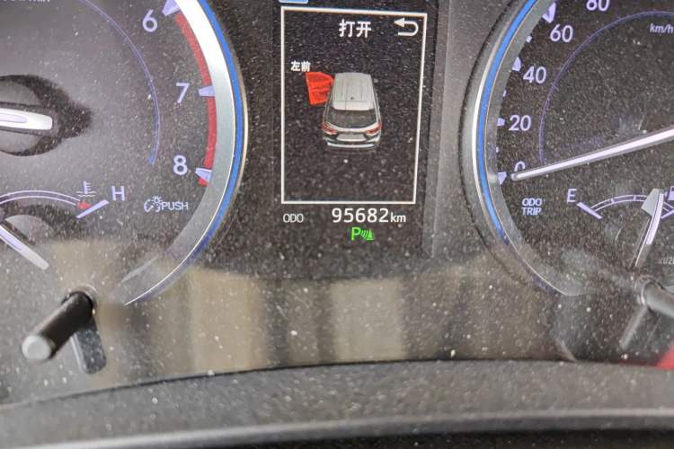 Used Toyota Highlander 2018 2.0T Two-Wheel-Drive Luxury Edition 7 Seats Emission Standard China V Odometer Close Up
