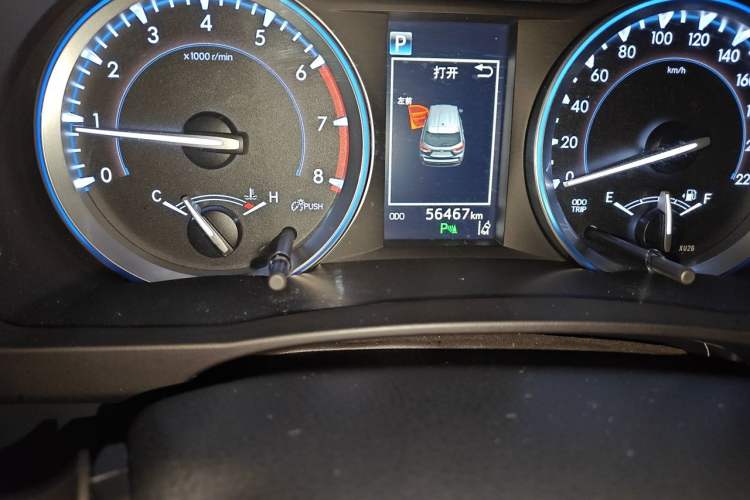 Used Toyota Highlander 2018 2.0T Four-Wheel Drive Luxury Edition 7 Seats China V Emission Standard Odometer Close Up