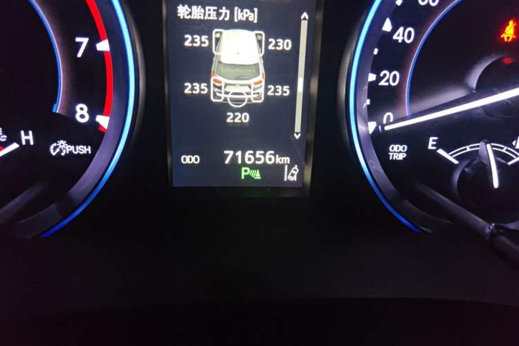 Used Toyota Highlander 2018 2.0T Four-Wheel Drive Prestige Version 7 Seats China V Emission Standard Odometer Close Up