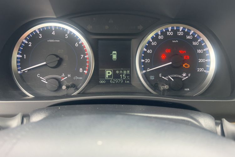 Used Toyota Highlander 2018 2.0T Two-Wheel Drive Elite Edition 7 Seats China VI Standard Odometer Close Up