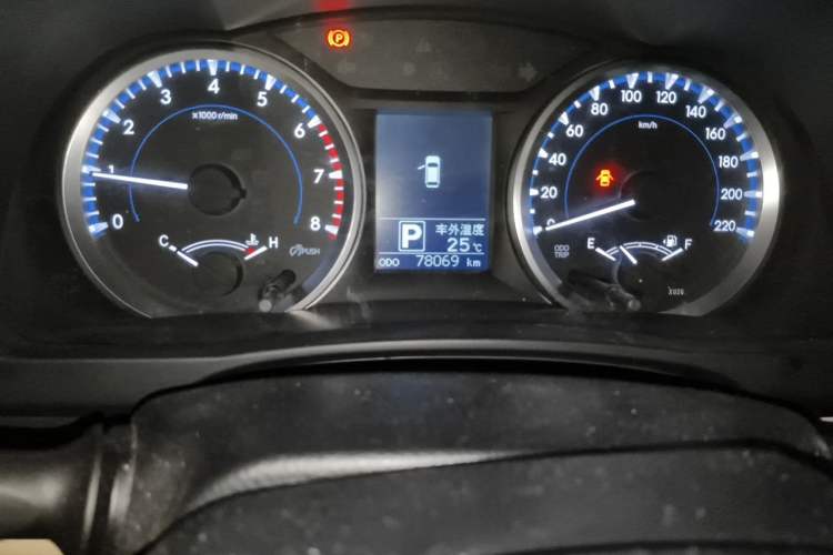 Used Toyota Highlander 2018 2.0T Two-Wheel Drive Elite Edition 5 Seats Emission Standard China V Odometer Close Up