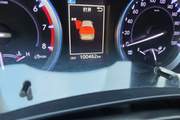 Used Toyota Highlander 2018 2.0T Four-Wheel Drive Luxury Edition 7 Seats China V Emission Standard Odometer Close Up