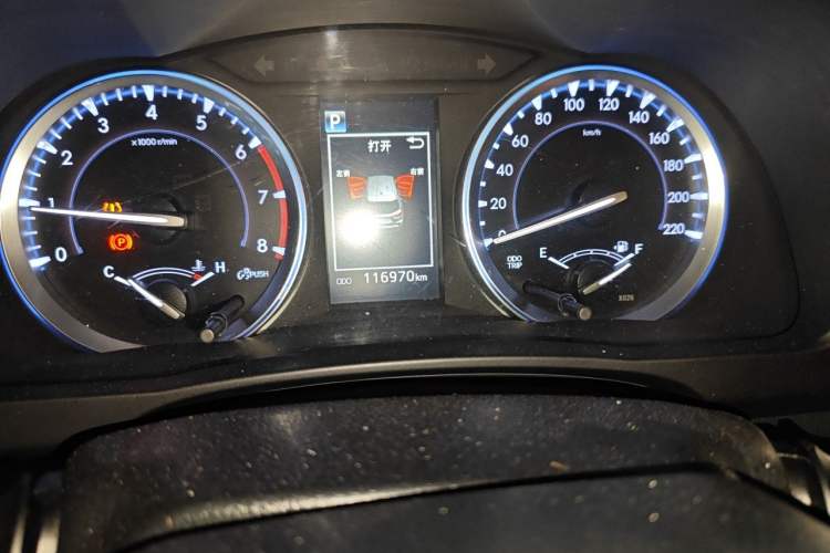 Used Toyota Highlander 2018 2.0T Four-Wheel Drive Luxury Version 7 Seats China VI Standard Odometer Close Up