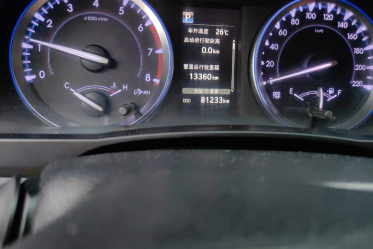 Used Toyota Highlander 2018 2.0T Four-Wheel Drive Luxury Edition 7 Seats China V Emission Standard Odometer Close Up