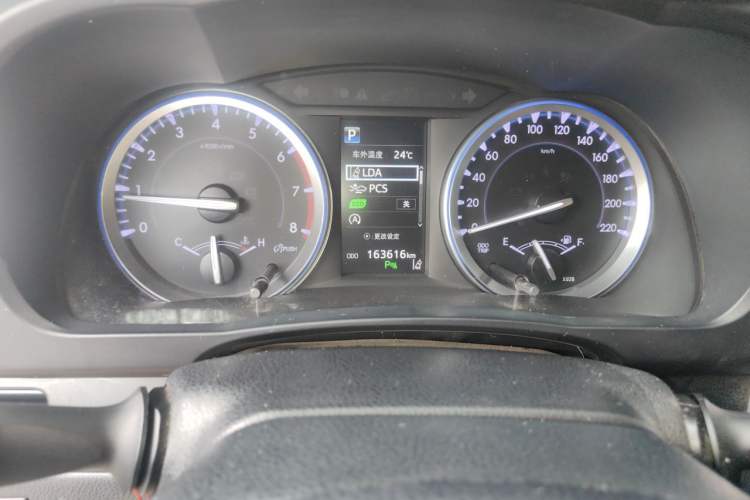 Used Toyota Highlander 2018 2.0T Four-Wheel Drive Luxury Version 7 Seats China VI Standard Odometer Close Up