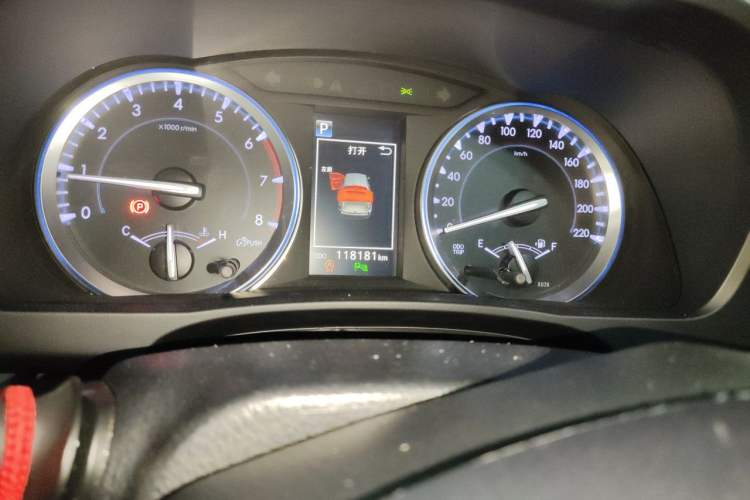 Used Toyota Highlander 2018 2.0T Four-Wheel Drive Knight Edition 7 Seats China VI Standard Odometer Close Up
