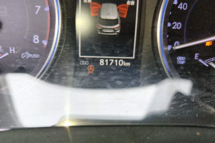 Used Toyota Highlander 2018 2.0T Four-Wheel Drive Luxury Edition 7 Seats China V Emission Standard Odometer Close Up