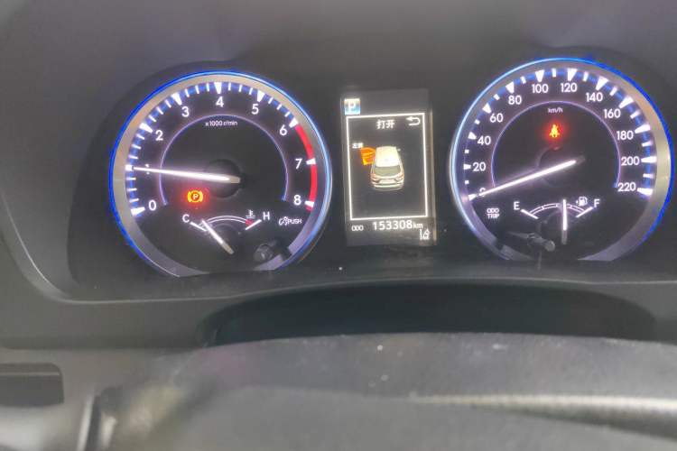 Used Toyota Highlander 2018 2.0T Two-Wheel-Drive Luxury Edition 7 Seats Emission Standard China V Odometer Close Up
