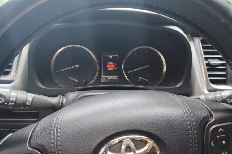Used Toyota Highlander 2018 2.0T Four-Wheel Drive Prestige Version 7 Seats China VI Standard Odometer Close Up