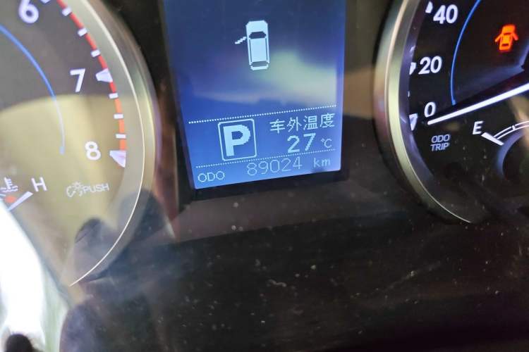 Used Toyota Highlander 2018 2.0T Two-Wheel Drive Elite Edition 5 Seats Emission Standard China V Odometer Close Up