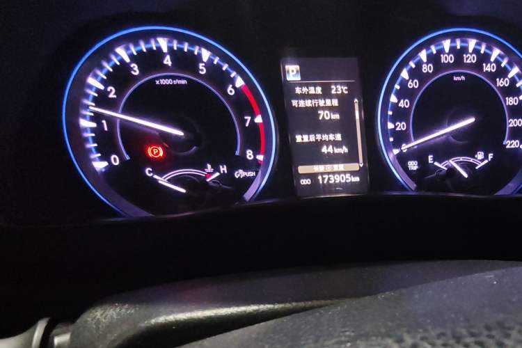 Used Toyota Highlander 2018 2.0T Four-Wheel Drive Luxury Edition 7 Seats China V Emission Standard Odometer Close Up