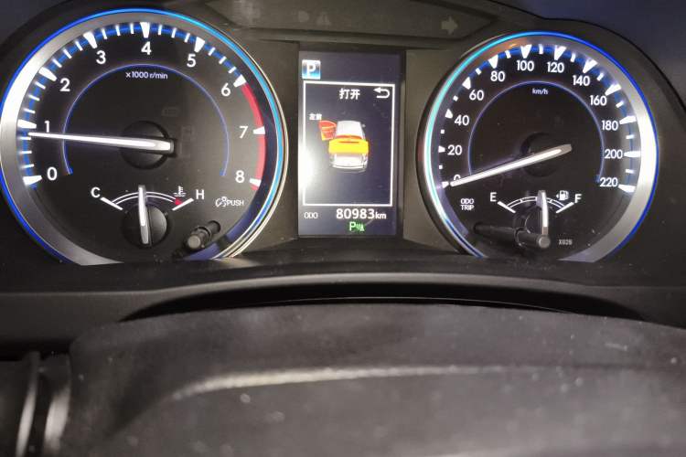 Used Toyota Highlander 2018 2.0T Four-Wheel Drive Luxury Version 7 Seats China VI Standard Odometer Close Up