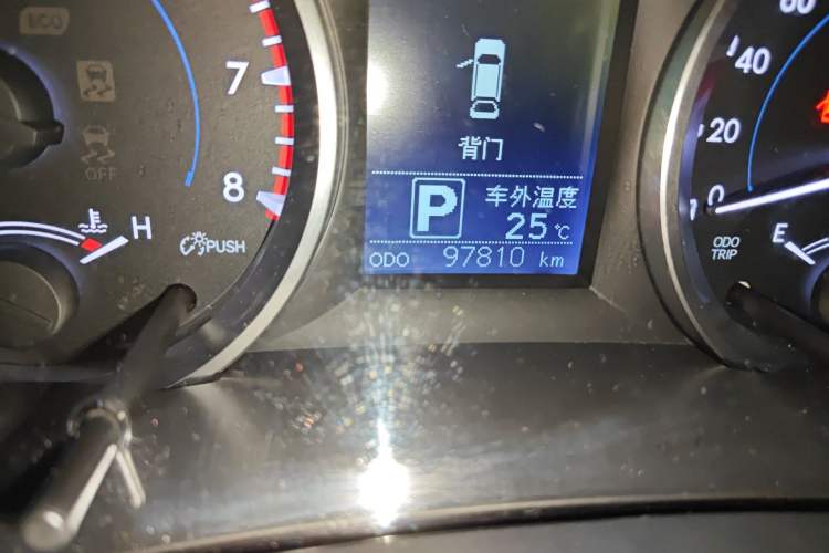 Used Toyota Highlander 2018 2.0T Four-Wheel Drive Elite Edition 7 Seats China V Standard Odometer Close Up