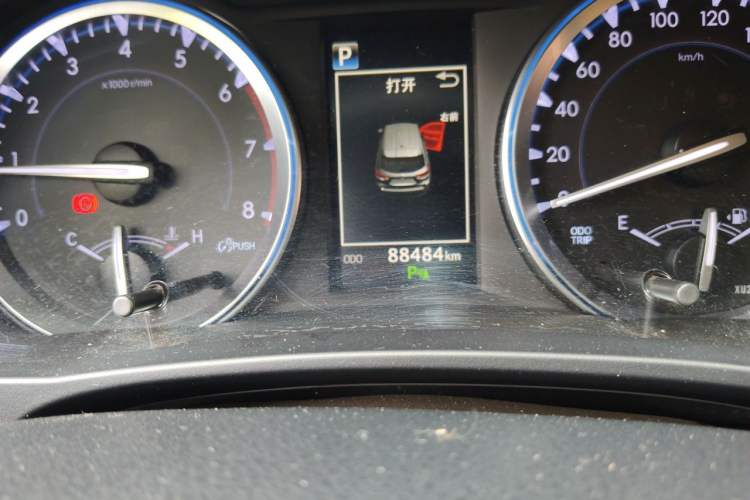 Used Toyota Highlander 2018 2.0T Four-Wheel Drive Luxury Version 7 Seats China VI Standard Odometer Close Up