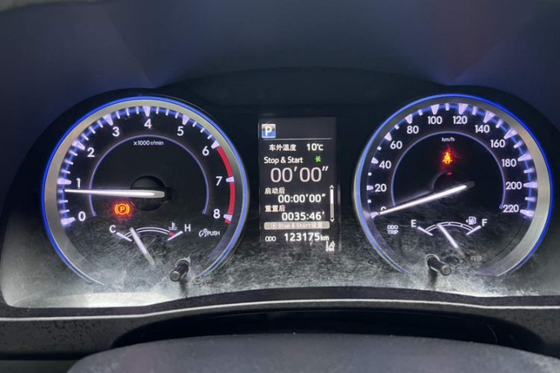 Used Toyota Highlander 2018 2.0T Four-Wheel Drive Luxury Edition 7 Seats China V Emission Standard Odometer Close Up