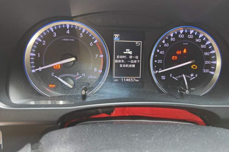 Used Toyota Highlander 2018 2.0T Four-Wheel Drive Luxury Version 7 Seats China VI Standard Odometer Close Up