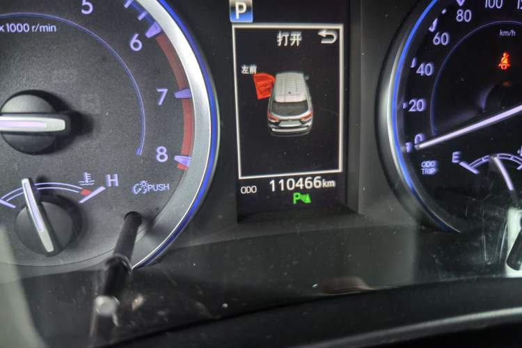 Used Toyota Highlander 2018 2.0T Four-Wheel Drive Luxury Edition 7 Seats China V Emission Standard Odometer Close Up