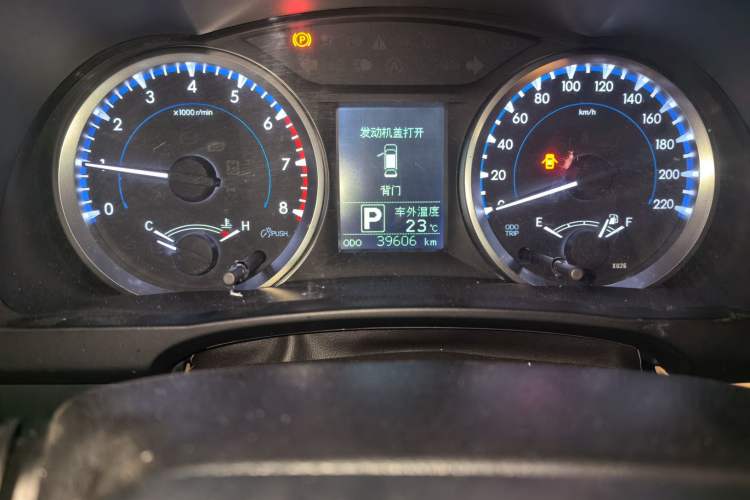 Used Toyota Highlander 2018 2.0T Two-Wheel Drive Elite Version 5 Seats China VI Standard Odometer Close Up
