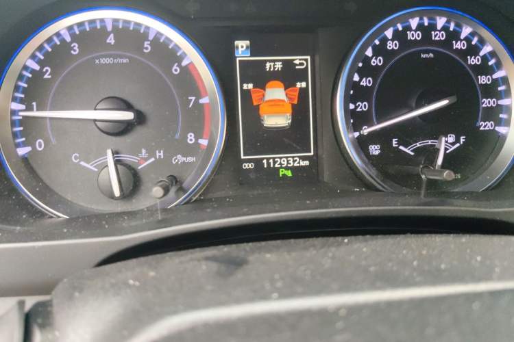 Used Toyota Highlander 2018 2.0T Two-Wheel Drive Prestige Version 7 Seats China V Emission Standard Odometer Close Up