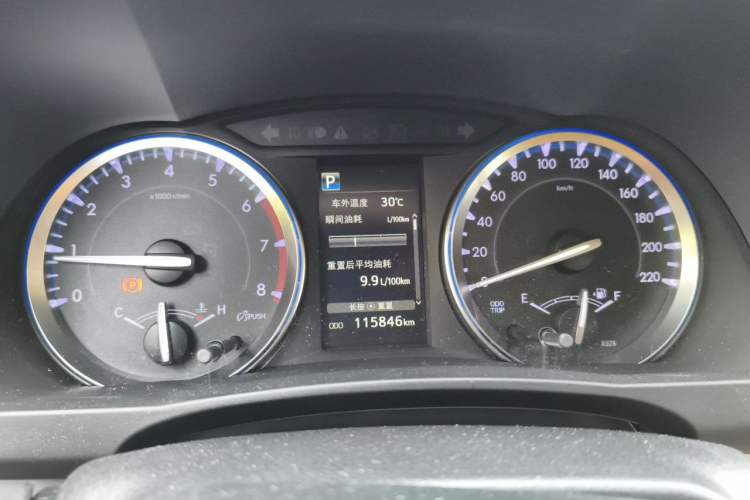 Used Toyota Highlander 2018 2.0T Four-Wheel Drive Luxury Edition 7 Seats China V Emission Standard Odometer Close Up