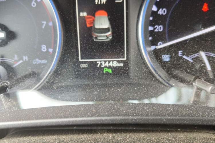 Used Toyota Highlander 2018 2.0T Four-Wheel Drive Knight Edition 7 Seats China VI Standard Odometer Close Up