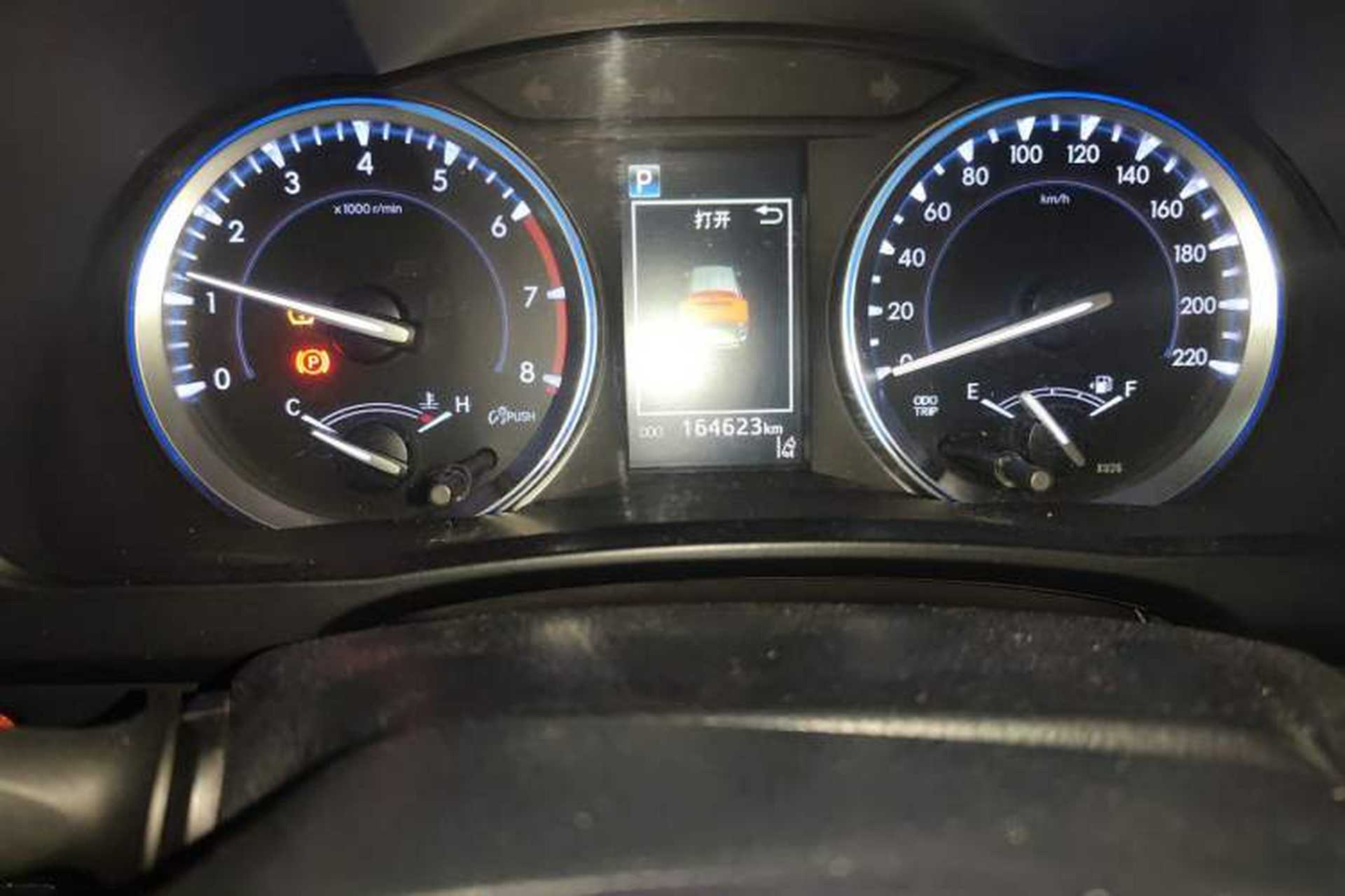 Used Toyota Highlander 2018 2.0T Two-Wheel Drive Prestige Version 7 Seats China V Emission Standard Odometer Close Up