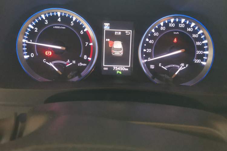 Used Toyota Highlander 2018 2.0T Four-Wheel Drive Prestige Version 7 Seats China VI Standard Odometer Close Up