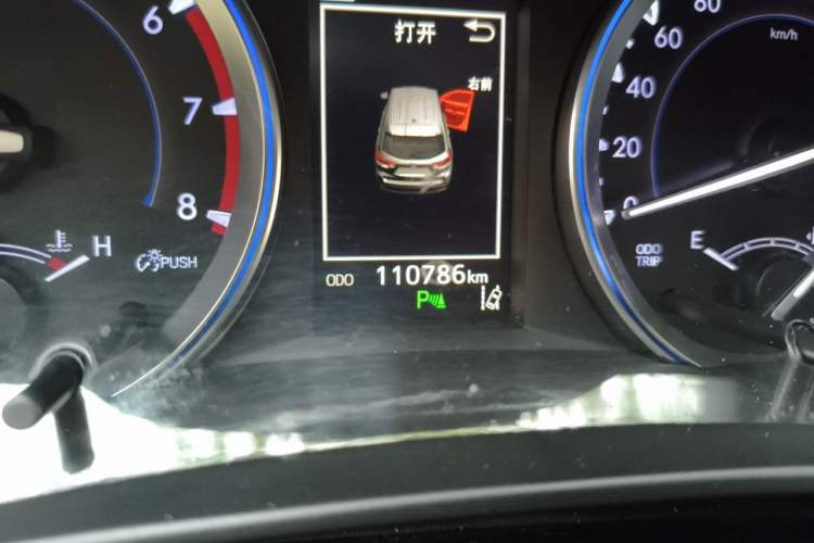 Used Toyota Highlander 2018 2.0T Two-Wheel Drive Luxury Edition 7 Seats China VI Standard Odometer Close Up