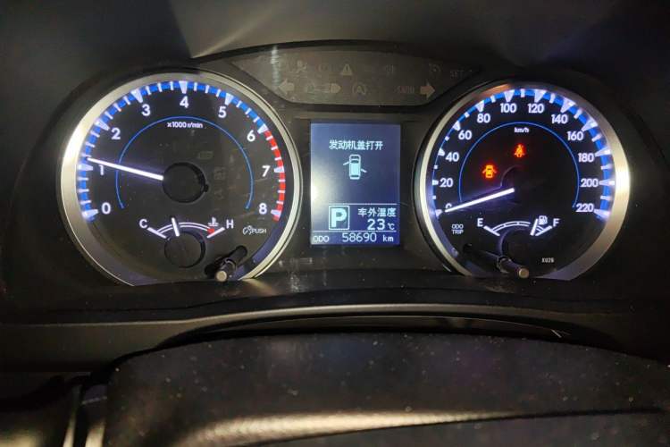 Used Toyota Highlander 2018 2.0T Two-Wheel Drive Elite Edition 7 Seats Emission Standard China V Odometer Close Up