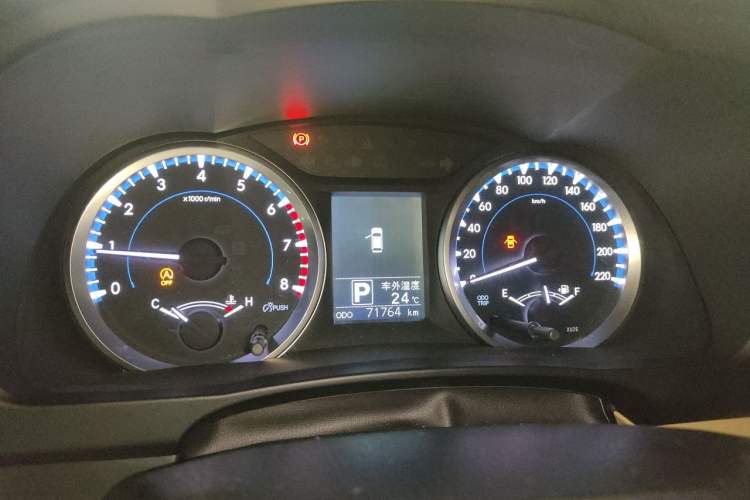 Used Toyota Highlander 2018 2.0T Four-Wheel Drive Elite Edition 7 Seats China V Standard Odometer Close Up