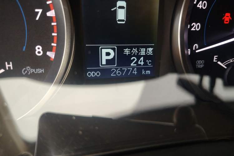 Used Toyota Highlander 2018 2.0T Two-Wheel Drive Elite Version 5 Seats China VI Standard Odometer Close Up