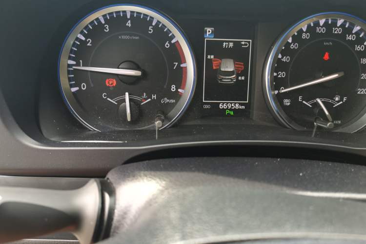 Used Toyota Highlander 2018 2.0T Four-Wheel Drive Knight Edition 7 Seats China VI Standard Odometer Close Up