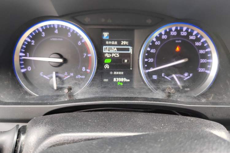 Used Toyota Highlander 2018 2.0T Four-Wheel Drive Knight Edition 7 Seats China VI Standard Odometer Close Up