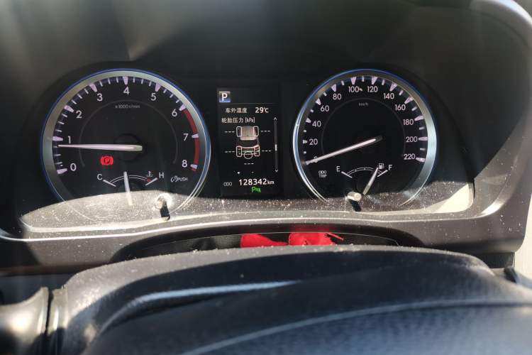 Used Toyota Highlander 2018 2.0T Four-Wheel Drive Luxury Edition 7 Seats China V Emission Standard Odometer Close Up