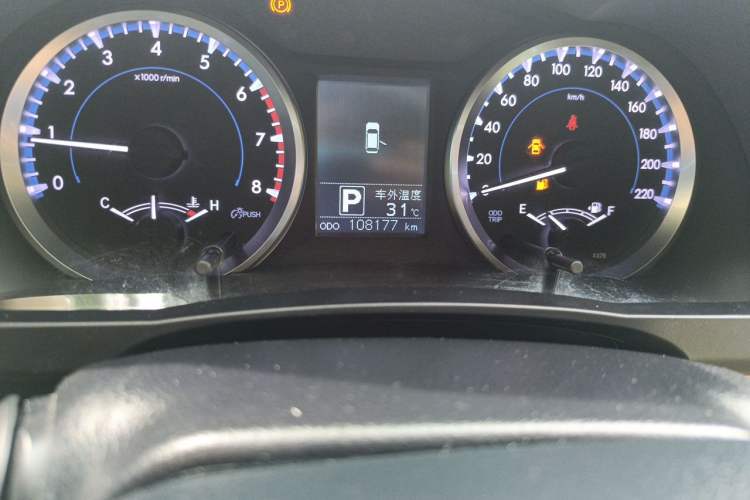 Used Toyota Highlander 2018 2.0T Two-Wheel Drive Elite Edition 7 Seats Emission Standard China V Odometer Close Up