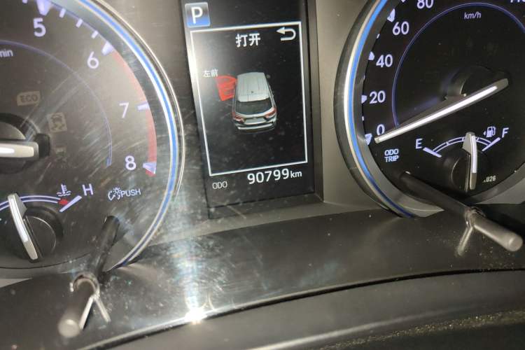 Used Toyota Highlander 2018 2.0T Four-Wheel Drive Luxury Edition 7 Seats China V Emission Standard Odometer Close Up