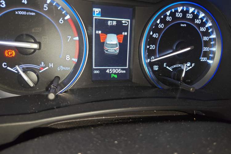 Used Toyota Highlander 2018 2.0T Four-Wheel Drive Prestige Version 7 Seats China VI Standard Odometer Close Up