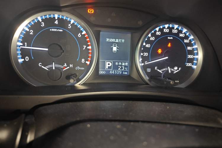 Used Toyota Highlander 2018 2.0T Two-Wheel Drive Elite Version 5 Seats China VI Standard Odometer Close Up