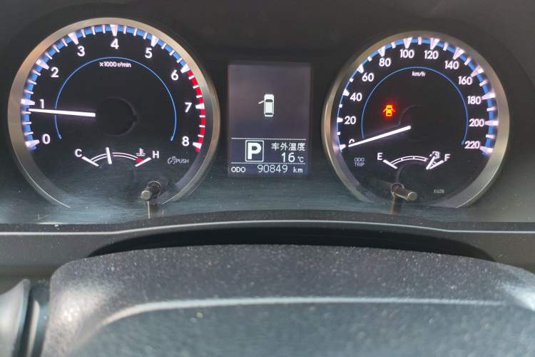 Used Toyota Highlander 2018 2.0T Four-Wheel Drive Elite Edition 7 Seats China V Standard Odometer Close Up