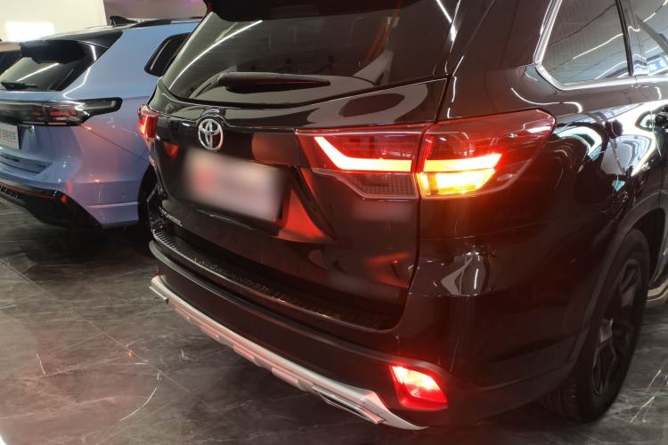 Used Toyota Highlander 2018 2.0T Four-Wheel Drive Knight Edition 7 Seats China VI Standard Rear