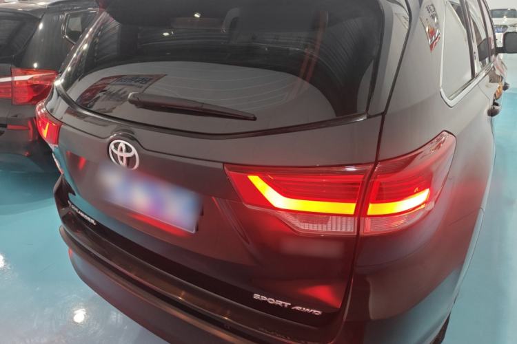 Used Toyota Highlander 2018 2.0T Four-Wheel Drive Luxury Version 7 Seats China VI Standard Rear