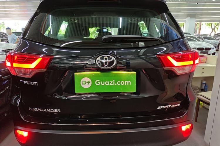 Used Toyota Highlander 2018 2.0T Four-Wheel Drive Luxury Version 7 Seats China VI Standard Rear