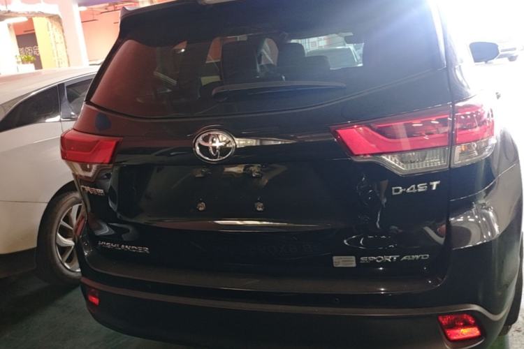 Used Toyota Highlander 2018 2.0T Four-Wheel Drive Luxury Version 7 Seats China VI Standard Rear