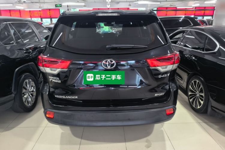 Used Toyota Highlander 2018 2.0T Two-Wheel-Drive Luxury Edition 7 Seats Emission Standard China V Rear