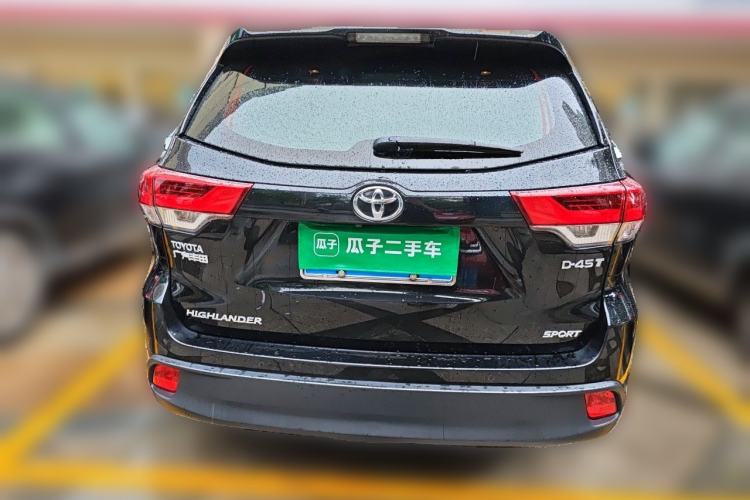 Used Toyota Highlander 2018 2.0T Two-Wheel-Drive Luxury Edition 7 Seats Emission Standard China V Rear