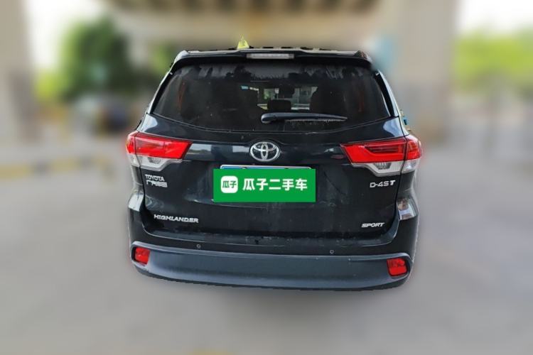 Used Toyota Highlander 2018 2.0T Two-Wheel-Drive Luxury Edition 7 Seats Emission Standard China V Rear